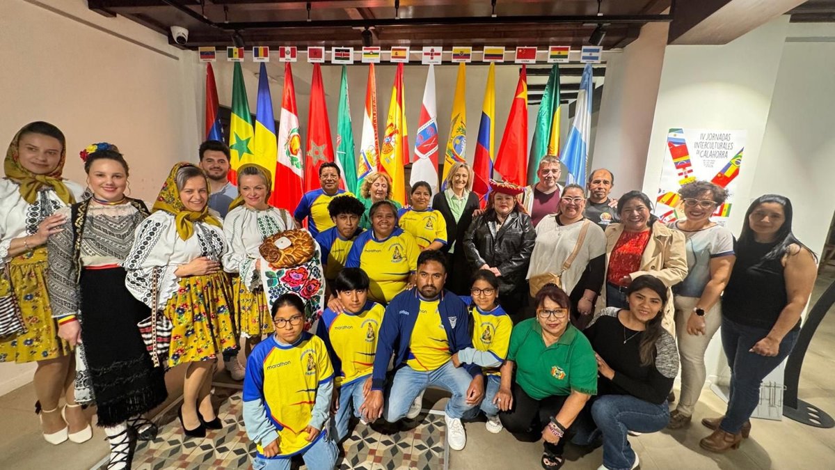 Las IV Jornadas Interculturales de Calahorra concluyen con dos exposiciones sobre artesanía y trajes típicos