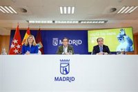 Almeida ironiza con ver a Sánchez hasta "de monaguillo" aunque "la expiación de sus pecados sólo pase por las urnas"