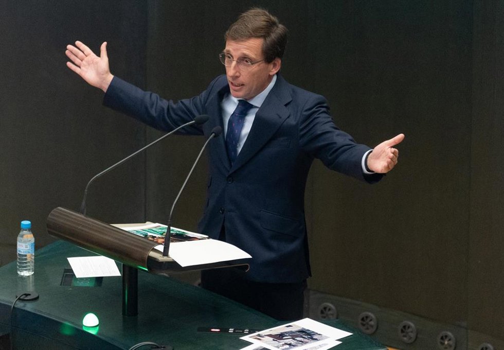 Archivo - El alcalde de Madrid, José Luis Martínez-Almeida, interviene durante un pleno ordinario en el Ayuntamiento de Madrid, en el Palacio de Cibeles, a 28 de noviembre de 2023, en Madrid (España). La sesión plenaria aborda la reprobación del president