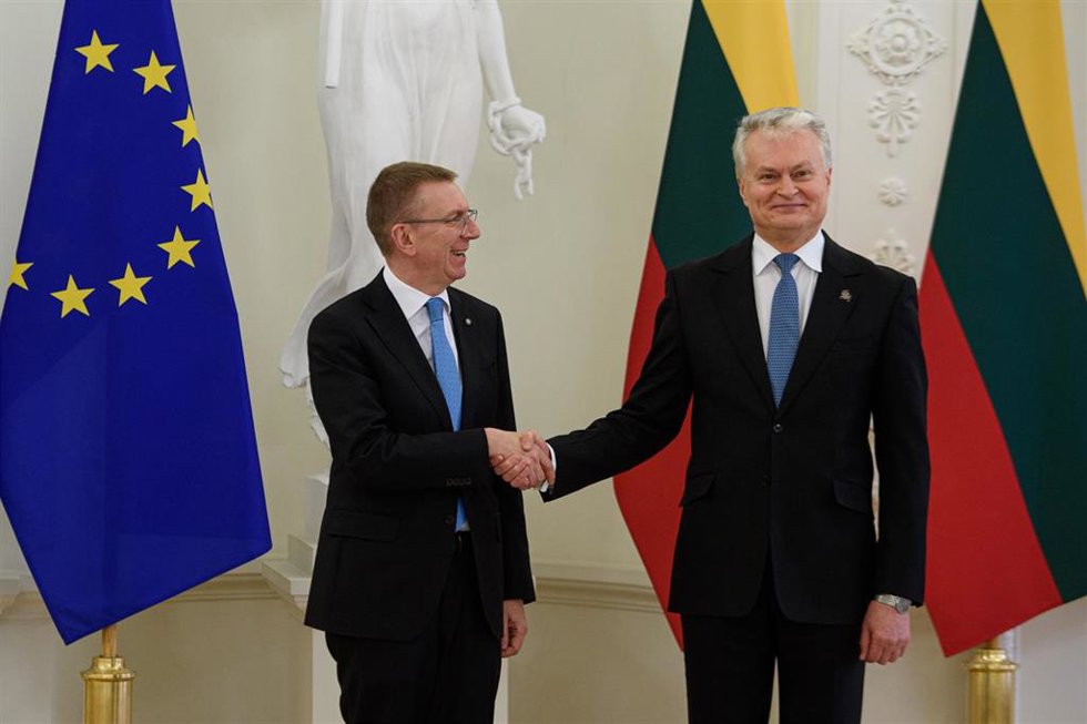 Archivo - El presidente de Letonia, Edgars Rinkevics, junto al presidente de Lituania, Gitanas Nausėda, durante una reciente visita a Vilna.