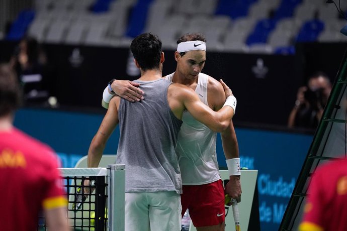 Archivo - Rafael Nadal of Spain greets Carlos Alcaraz after their practice during the Davis Cup 2024 at Martin Carpena Pavilion on November 18, 2024, in Malaga, Spain