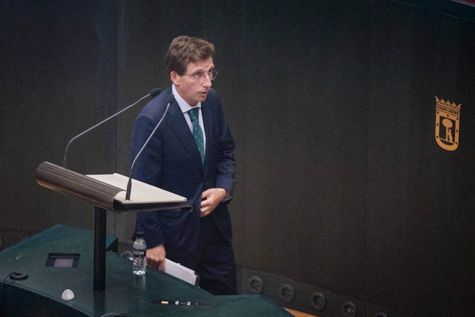 Archivo - El alcalde de Madrid, José Luis Martínez-Almeida, durante el Pleno del Ayuntamiento de Madrid, en el Palacio de Cibeles