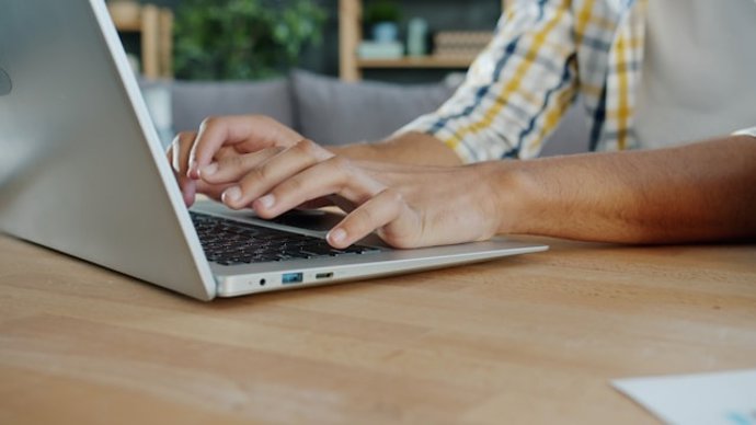 Segunda residencia y teletrabajo: guía para elegir el mejor paquete de fibra sin sorpresas