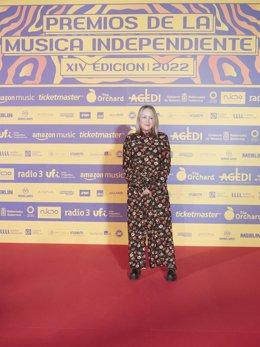 Archivo - La cantante Aurora Beltrán posa en el photocall de la gala de entrega de los Premios de la Música Independiente, en Navarra Arena, a 27 de abril de 2022, en Pamplona, Navarra (España).