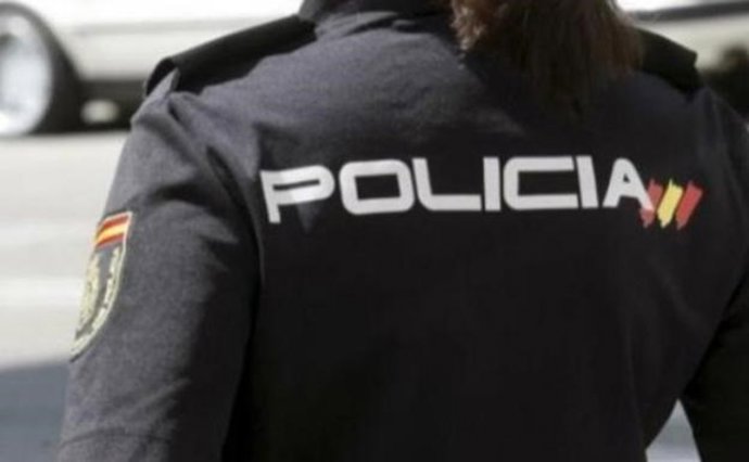 Archivo - Agente de la Policía Nacional