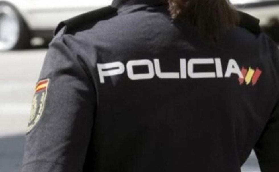 Archivo - Agente de la Policía Nacional