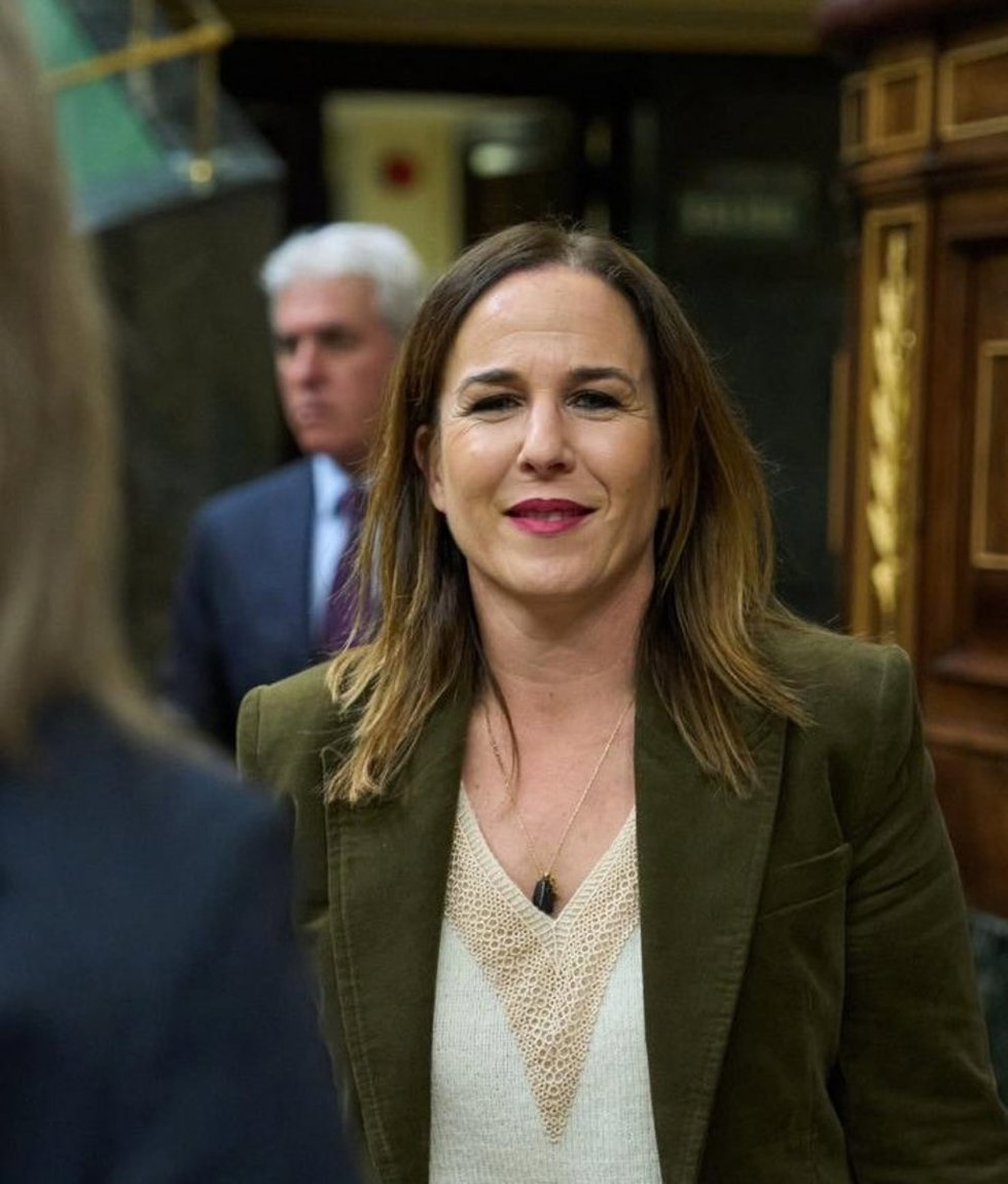 La portavoz del PP de Granada, Lourdes Ramírez, exige la dimisión de la ministra de Sanidad, que, en su opinión,  "ha optado por la soberbia en lugar de escuchar a los profesionales”