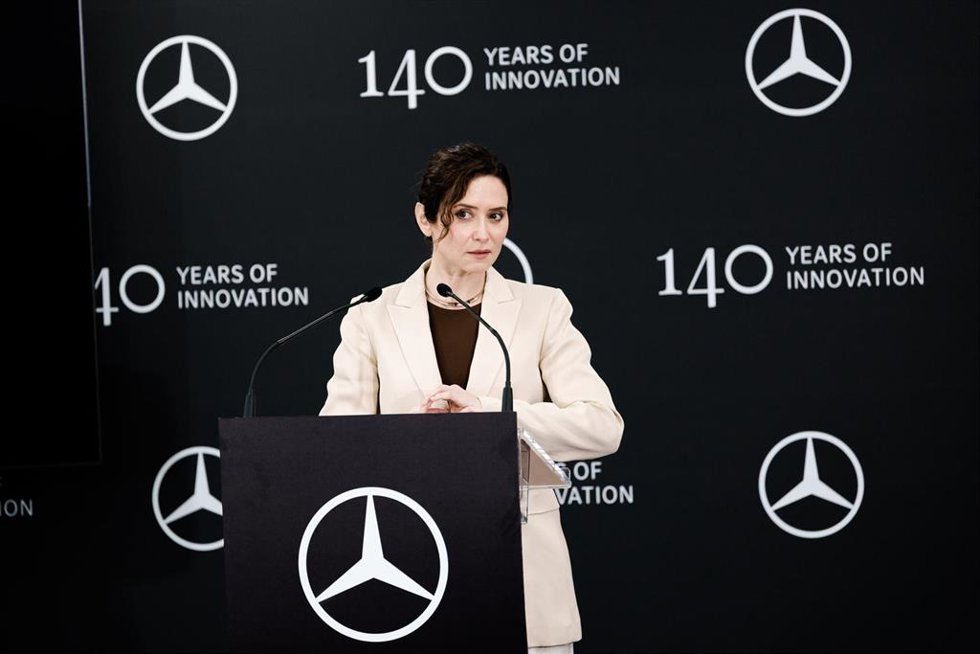 La presidenta de la Comunidad de Madrid, Isabel Díaz Ayuso, en la clausura del acto por el 20 anivesario de Mercedes-Benz en Madrid
