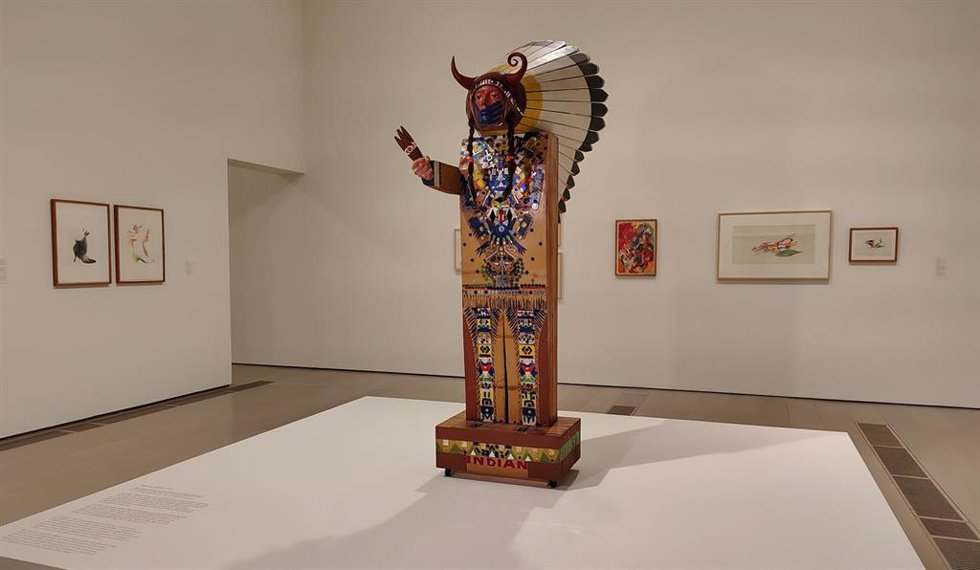 Escultura 'Indian' (1969)  de Marisol que pueder verse en el Centro Botín
