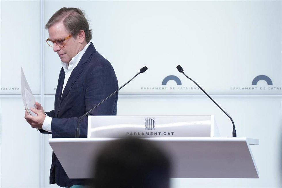 El portavoz de Vox en el Parlament, Joan Garriga, en una rueda de prensa