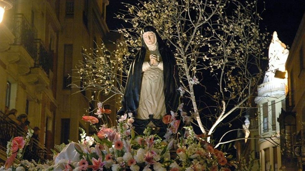 Imagen de la procesión de la Virgen de la Amargura de la Cofradía Minerva y Veracruz.