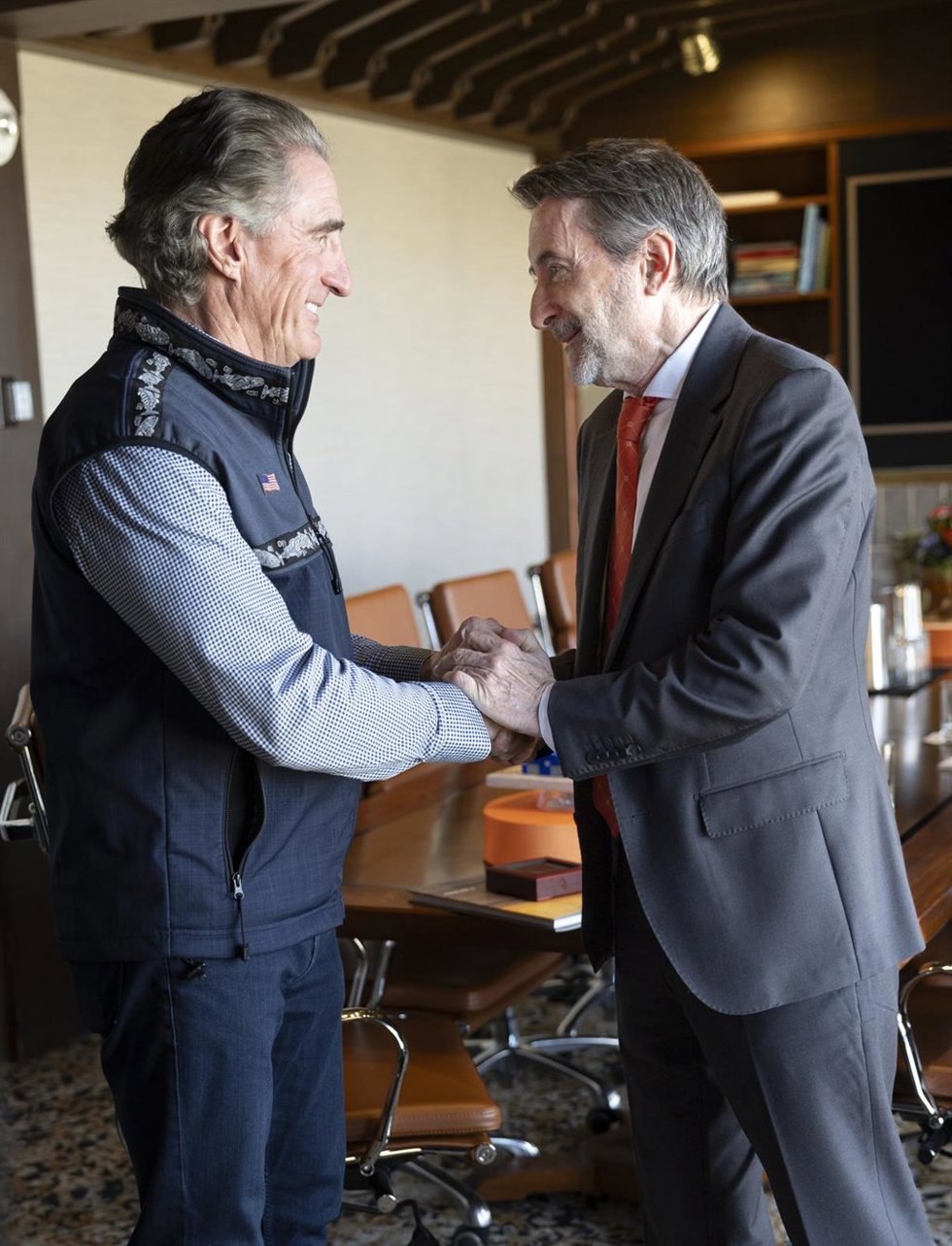 El consejero delegado de Repsol, Josu Jon Imaz, se ha reunido con el secretario de Interior de los Estados Unidos, Doug Burgum, en el marco de la Alaska Sustainable Energy Conference