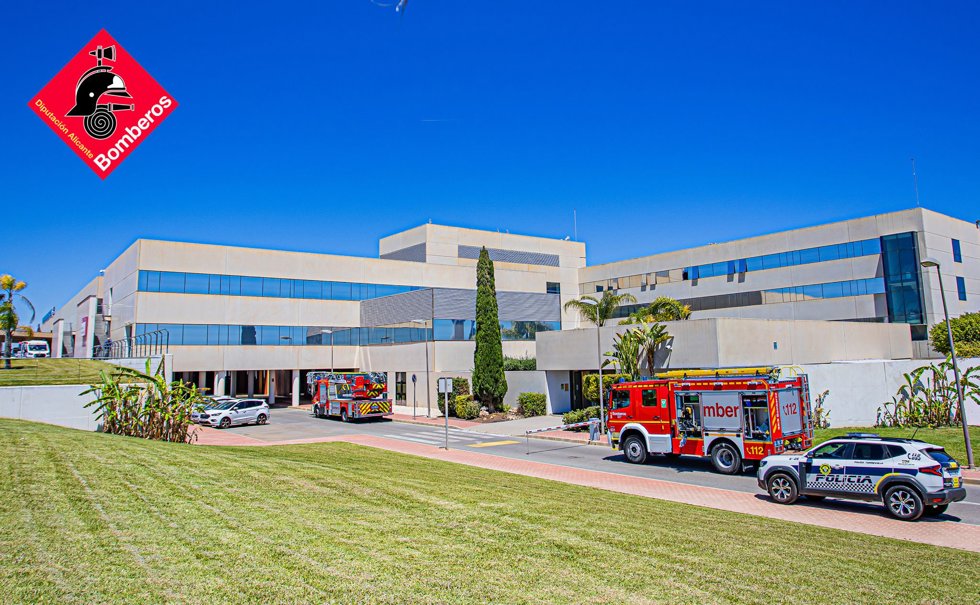 Imagen de Bomberos y Policía en el Hospital