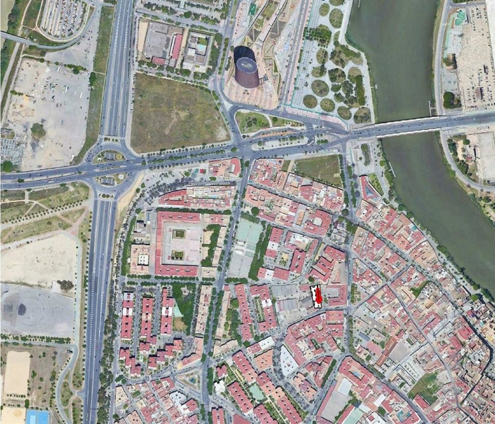 Archivo - Localización de la parcela en Tejares, en el Distrito Triana, en la que Emvisesa proyecta la construcción de 24 VPO en régimen de alquiler.