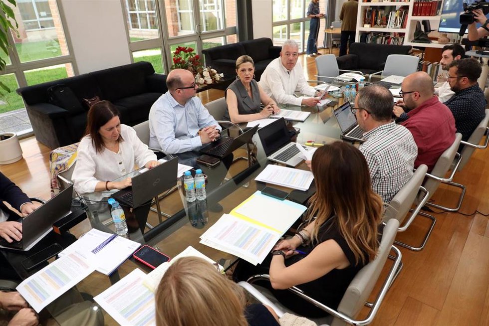Imagen de una reunión entre Conselleria y sindicatos docentes