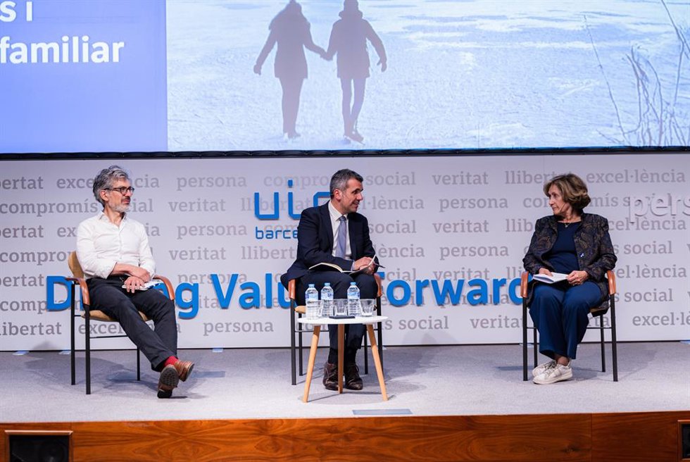 Jornada “Trayectorias de los jóvenes y proyecto familiar” en el Aula Magna de UIC Barcelona.