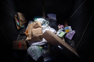Archivo - Cubos de basura 