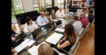 Educació assegura que espera el document dels sindicats per a reprendre la negociació "al més prompte possible"