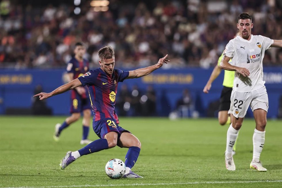 Archivo - Dani Olmo, durante el partido de LaLiga EA Sports entre el FC Barcelona y el Valencia CF disputado en el Estadi Johan Cruyff de Barcelona el 14 de septiembre de 2025