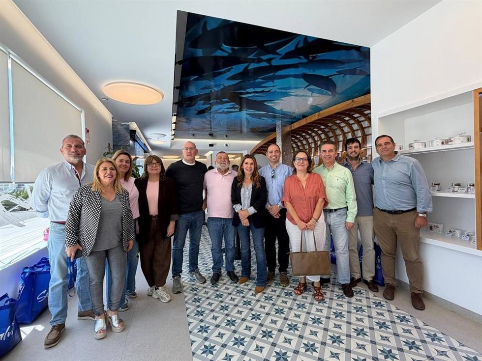 Representantes de la Comisión de Agricultura, Pesca y Alimentación del Congreso de los Diputados este viernes 22 de mayo una visita oficial a una almadraba de Barbate (Cádiz).