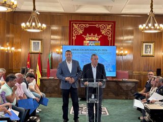 El presidente de la Diputación de Zamora y el diputado de Obras durante el acto con de firma de los convenios.
