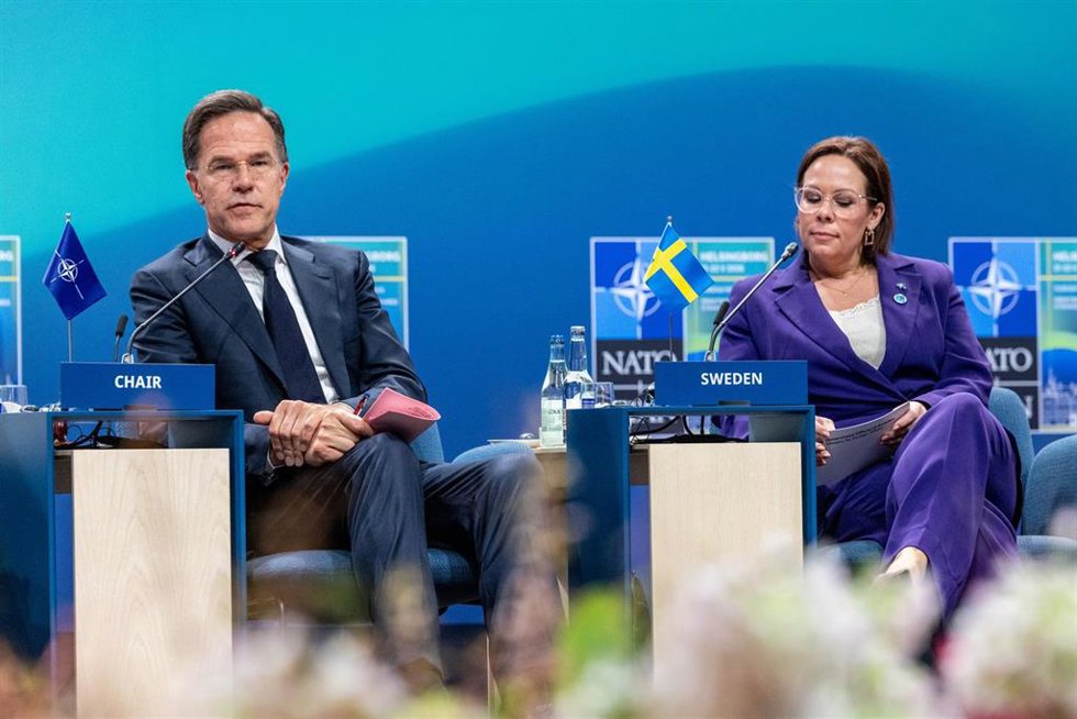 El secretario general de la OTAN, Mark Rutte, junto a la ministra de Exteriores de Suecia, Maria Malmer Stenergard