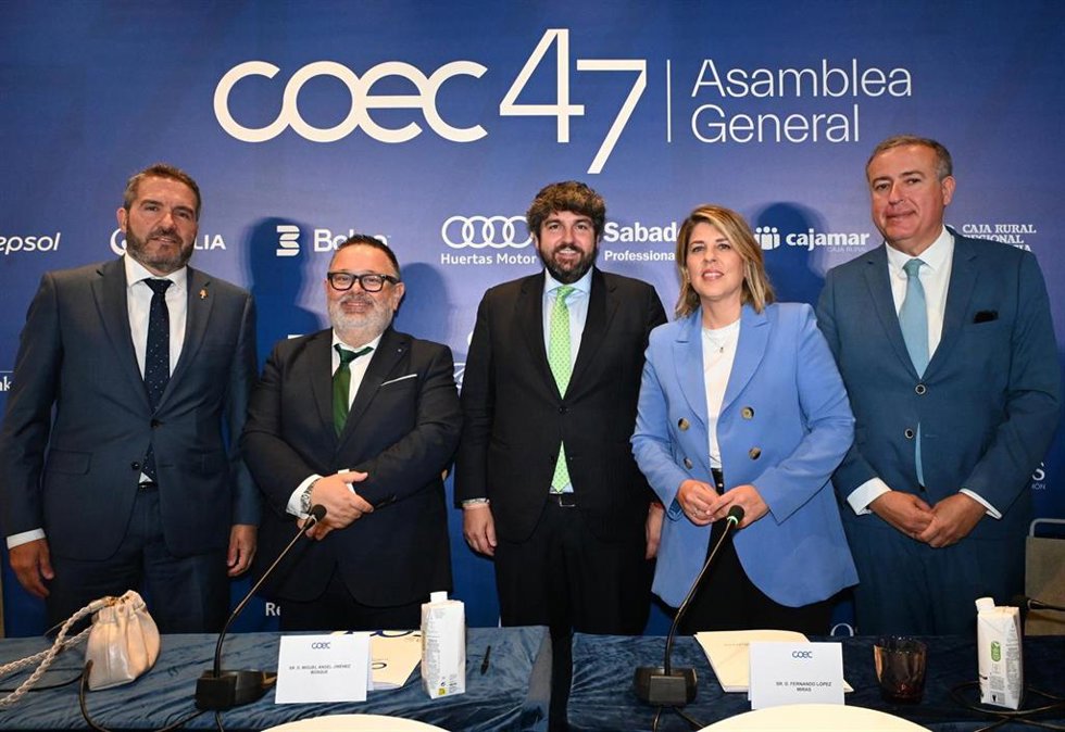 El presidente de la Región de Murcia, Fernando López Miras, durante la clausura de la 47º Asamblea General de la Confederación Comarcal de Organizaciones Empresariales de Cartagena (COEC)