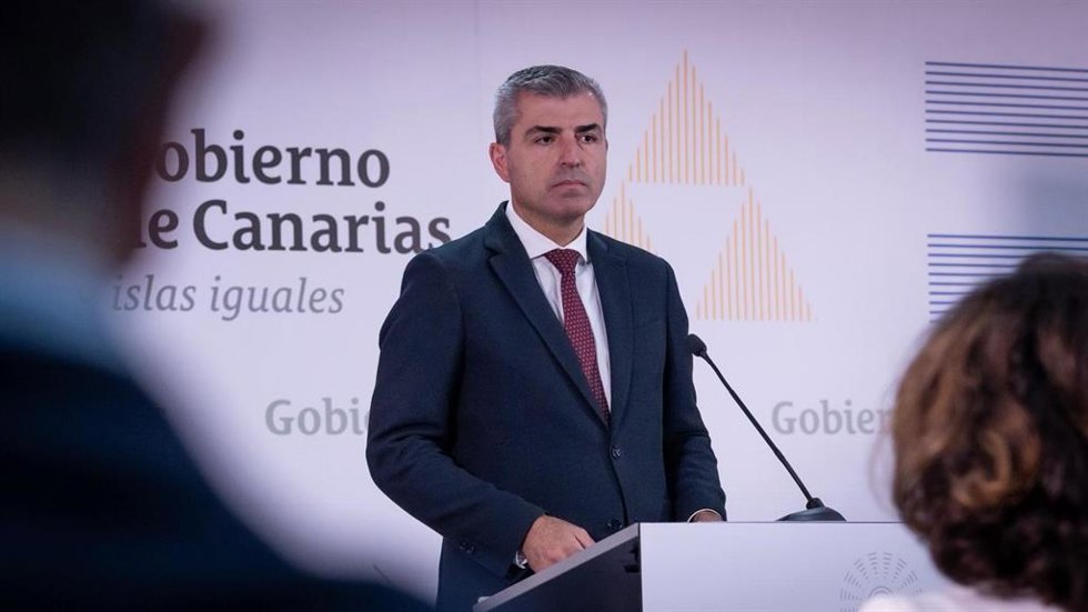 Archivo - El vicepresidente del Gobierno de Canarias y consejero de Economía, Industria, Comercio y Autónomos, Manuel Domínguez