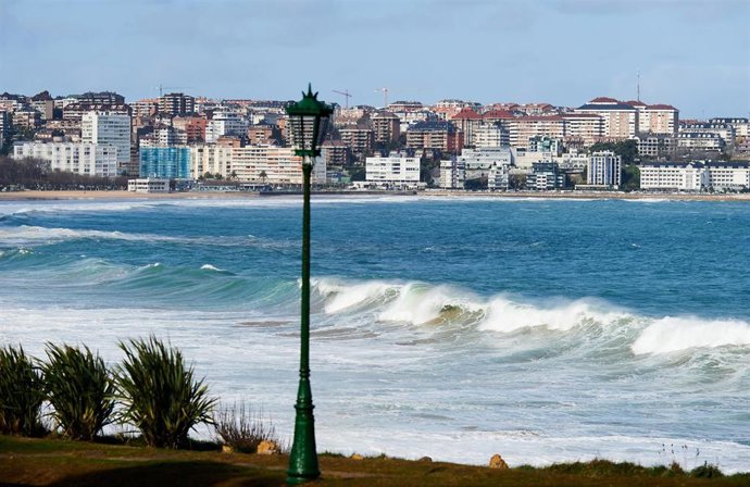 Archivo - Fuerte oleaje en el mar Cantábrico.- Archivo