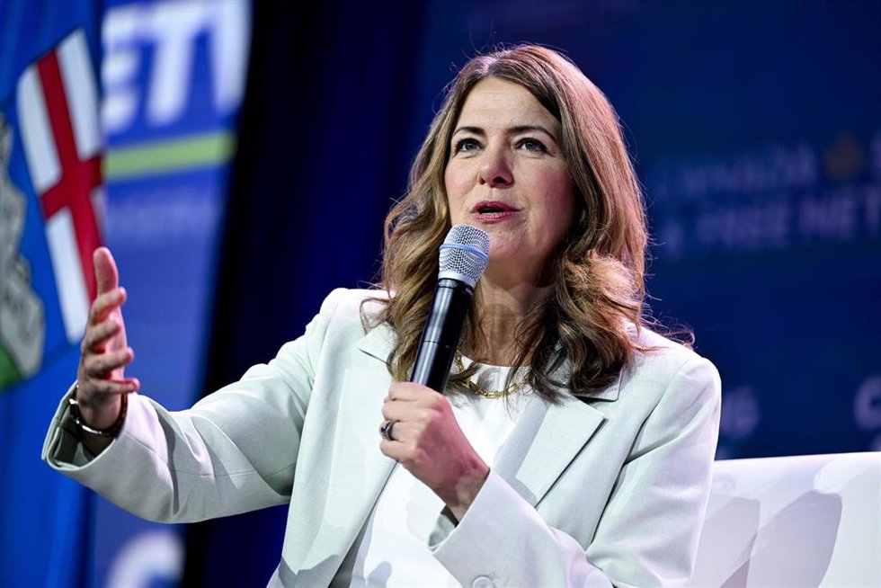 La primera ministra de la provincia canadiense de Alberta, Danielle Smith, en un acto en Ottawa.