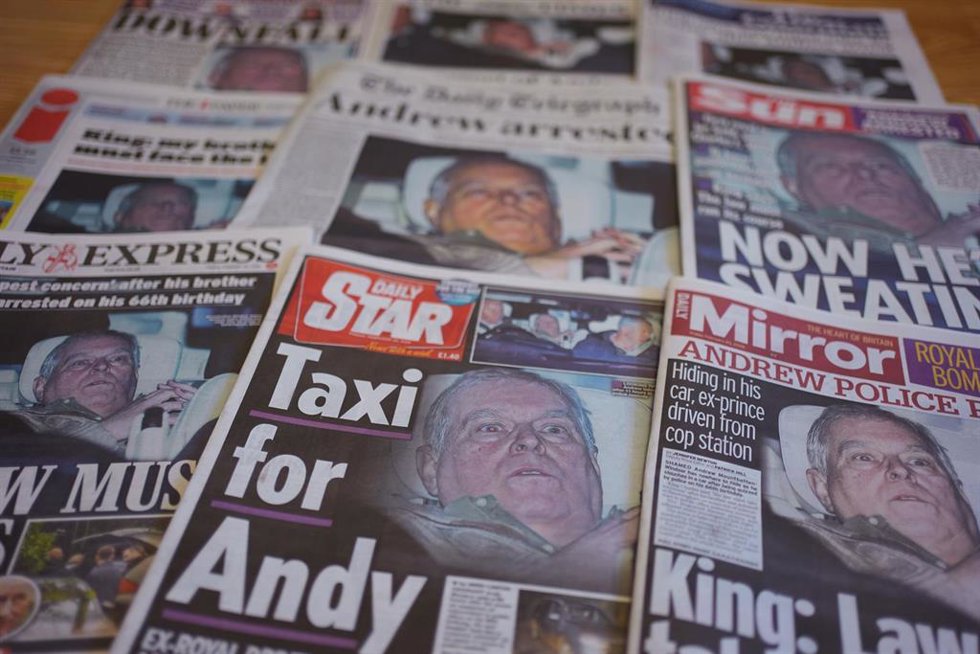 Archivo - Cabeceras de periódico sobre el expríncipe Andrés Mountbatten-Windsor