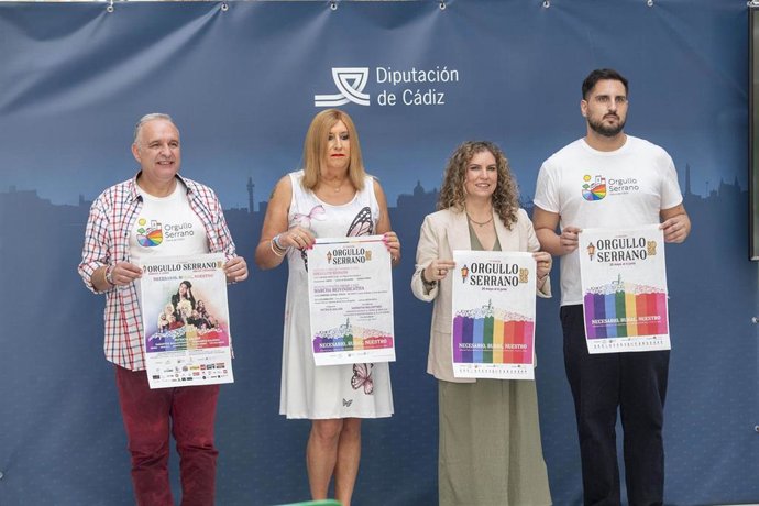 La responsable de Igualdad en la Diputación, Susana Sánchez, y representantes de la asociacion Delta presentan el Orgullo Serrano