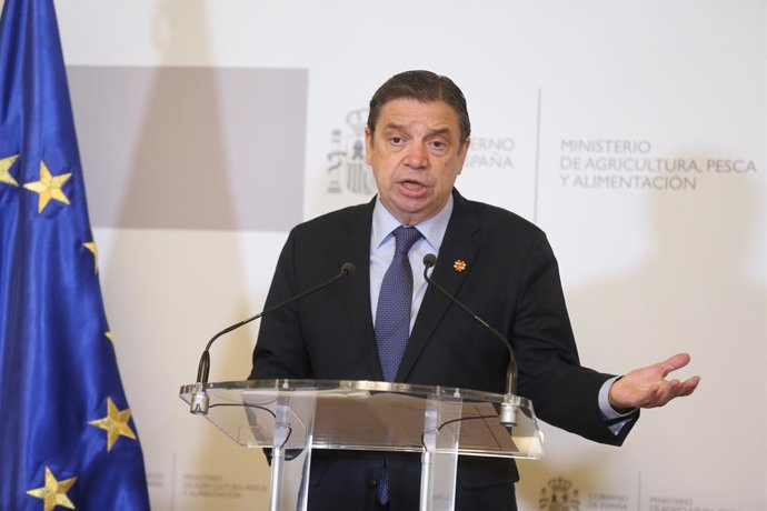 Archivo - El ministro de Agricultura, Pesca y Alimentación, Luis Planas, comparece en rueda de prensa, después de presidir el Consejo Consultivo de Política Agraria, en la sede del Ministerio, a 14 de julio de 2021, en Madrid (España). Posterior al Consej
