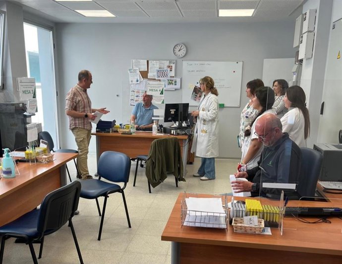 Profesionales sanitarios en un simulacro de agresiones en el centro de salud Ángel Salvatierra en El Puerto de Santa María