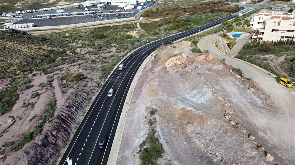 Archivo - Carretera A-370 en el tramo que conecta Los Gallardos y Garrucha (Almería).