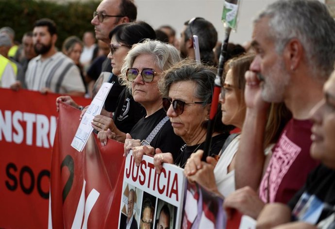 Archivo - Imagen de archivo de una manifestación por la dana en Catarroja