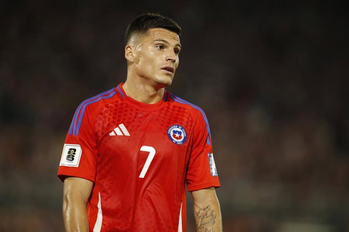 Futbol, Paraguay vs Chile. Eliminatorias al mundial 2026. El jugador de la seleccion chilena Lucas Cepeda es fotografiado durante el partido de las clasificatorias al mundial de la Fifa 2026 contra Paraguay disputado en el estadio Defensores del Chaco en