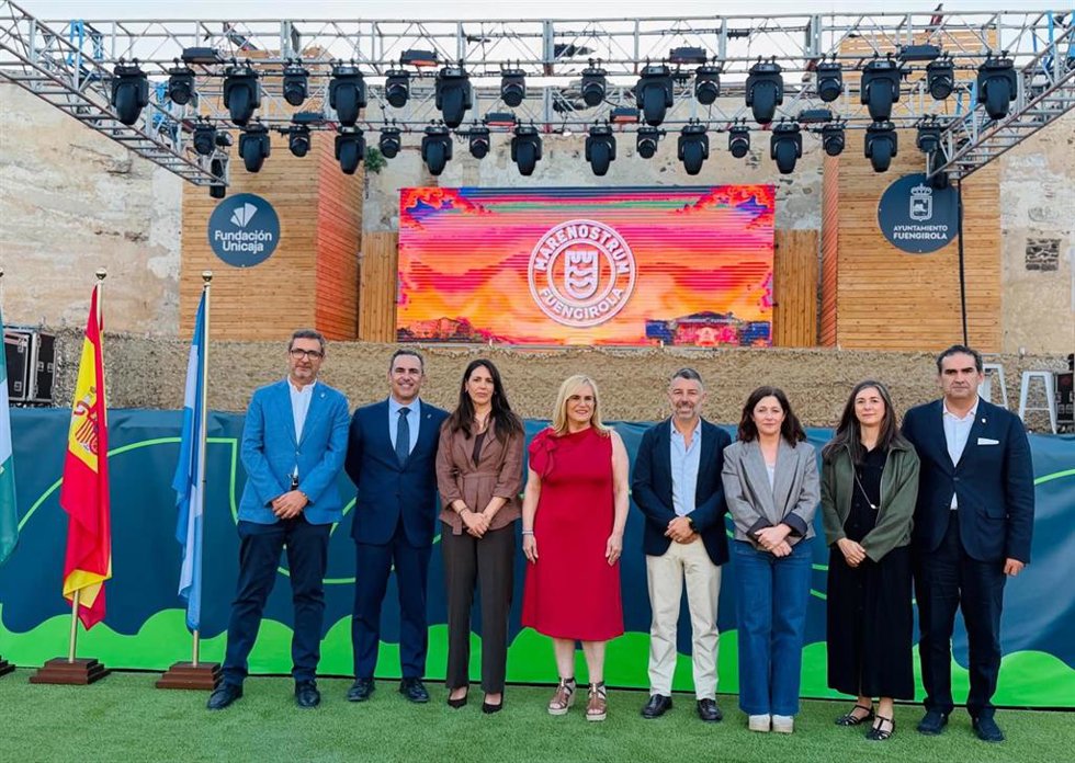 De izquierda a derecha Carlos García, Rodrigo Romero, María Soledad Pérez, Ana Mula, Juan Rosas, Gema Domínguez, Ana Bella y Manuel Cardeña en la presentación de Marenostrum Fuengirola