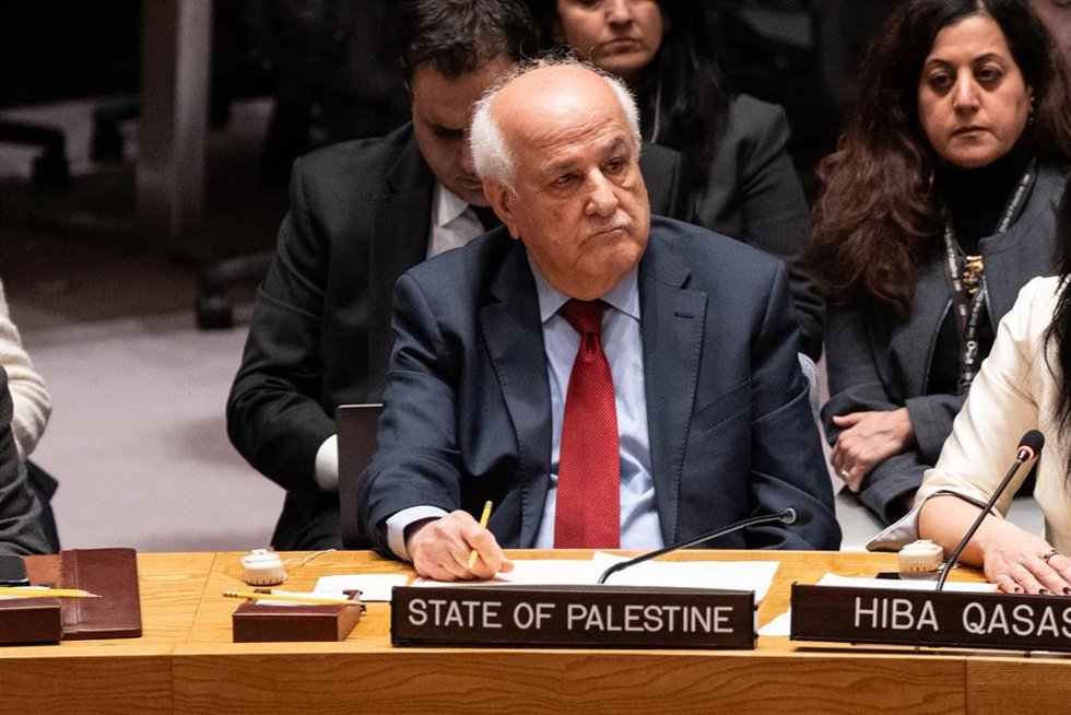 Archivo - El representante del Estado de Palestina ante Naciones Unidas, Riad Mansur, durante una reunión del Consejo de Seguridad de la ONU en febrero de 2026 (archivo)