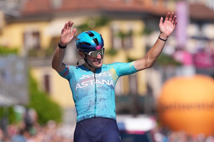 El ciclista italiano Alberto Bettiol (XDS Astana Team) gana la etapa 13 del Giro de Italia 2026.