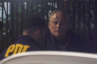 Santiago, 22 de mayo de 2026.  Turbazo a la casa del Ex Presidente del Tribunal Constitucional Ivan Arostica ubicado en Calle Gaspar Banda en San Miguel termina con un enfrentamiento a tiros con resultado de un delincuente muerto y 6 detenidos, ademas de