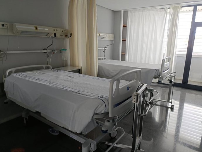 Archivo - Camas vacías en un hospital.