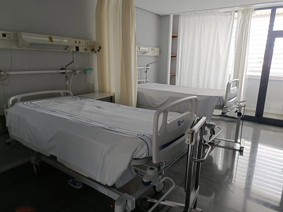 Archivo - Camas vacías en un hospital.