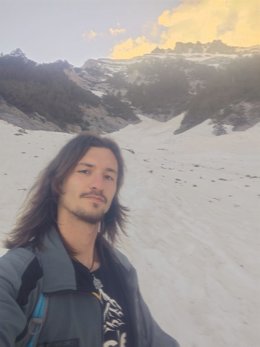 El joven de Andújar Francisco de Paula Expósito en una fotografía enviada a su familia desde el Monte Olimpo.