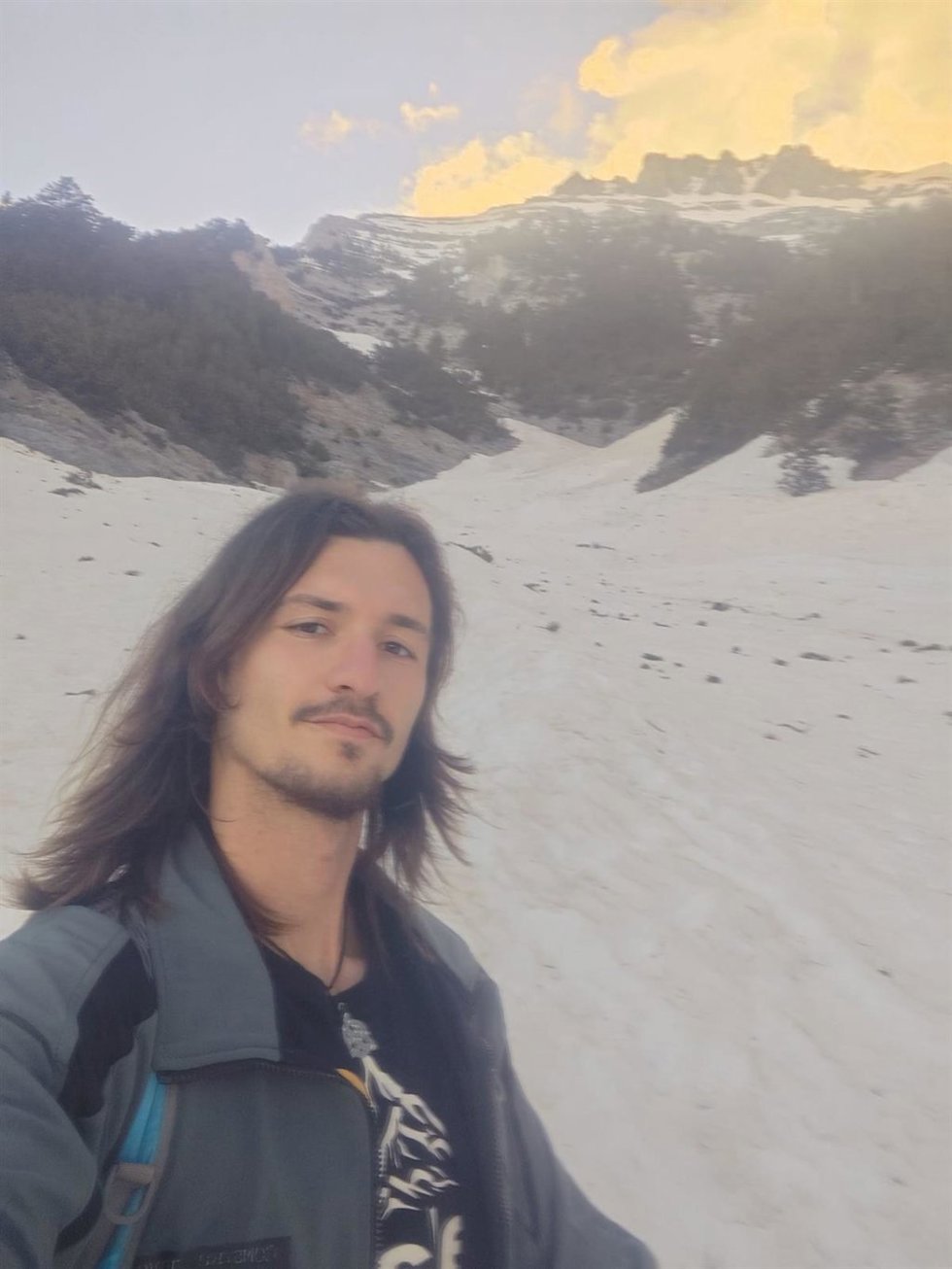 El joven de Andújar Francisco de Paula Expósito en una fotografía enviada a su familia desde el Monte Olimpo.