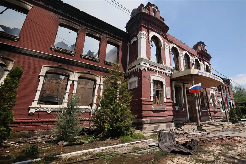 El edificio del Colegio Profesional de Starobilsk, dependiente de la Universidad Pedagógica de Lugansk, fue destruido por un ataque con drones ucranianos.  