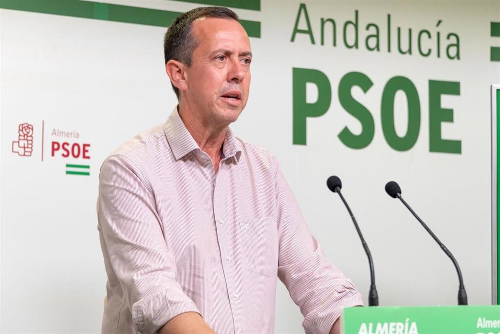 El secretario general del PSOE de Almería, José María Martín, durante una comparecencia.