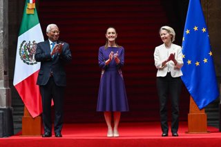 El presidente del Consejo Europeo, António Costa; la presidenta de México, Claudia Sheinbaum; y la preisdenta de la Comisión Europea, Ursula von der Leyen, al inicio de la 8 Cumbre UE-México.