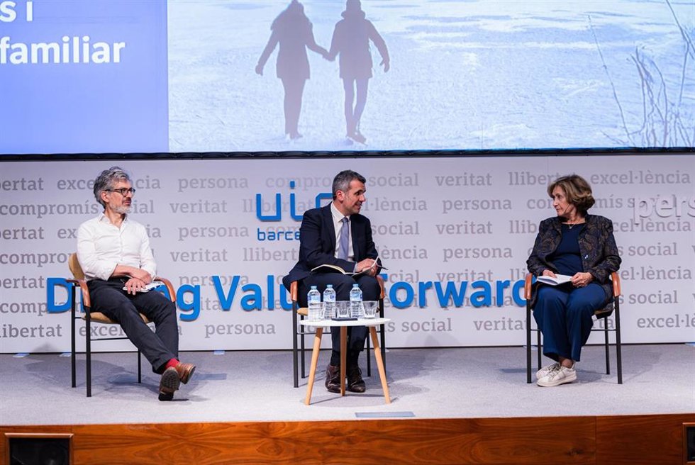 Jornada “Trayectorias de los jóvenes y proyecto familiar” en el Aula Magna de UIC Barcelona.