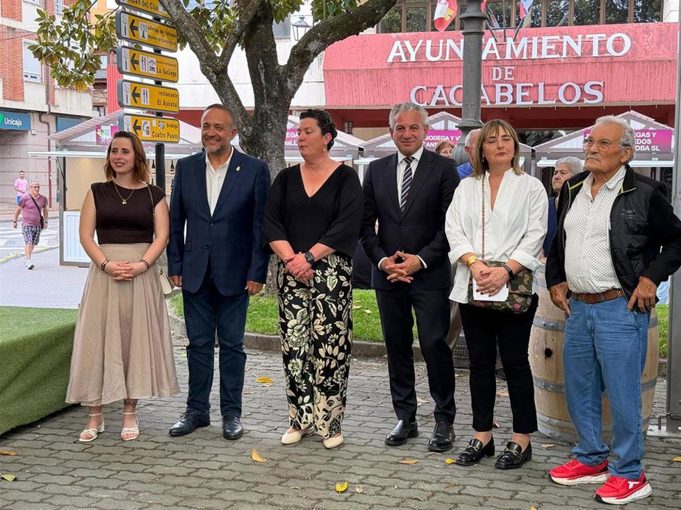 El delegado del Gobierno en Castilla y León, Nicanor Sen, participa en la inauguración de la XXIX Feria del Vino D.O. Bierzo-Cacabelos
